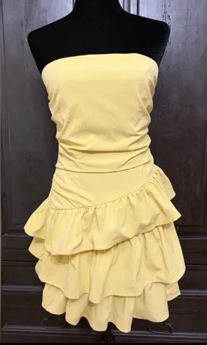 SHEIN Yellow strapless Tiered Layer Ruffle Hem Bandeau Tube Dress- size M. Tiered Layer Ruffle Hem Bandeau Tube Dress Sleeveless Ruched Solid Mini Tube Dress. Wear to a formal, date night or party event. Super cute, gently warn & excellent condition. Measurements approximately 15” from armpit to armpit not fully stretched out from elastic x 27” long. Non-smoking home. Priced to sell at as is condition. Don’t like my price, make reasonable offer! thumbnail 1