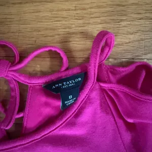 Ann Taylor Ruffle Cold Shoulder Dress 8 Hot Pink Rayon Knit Mini Shift thumbnail 2