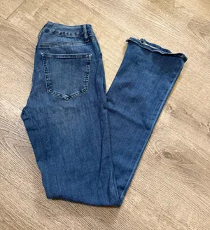 Express Mid-Rise Skyscraper Jeans thumbnail 2