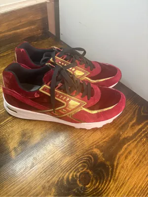 Brooks burgundy sneakers size 9.5 thumbnail 2