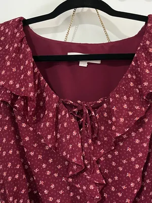 LOFT Flowy Chiffon Midi Dress Maroon Floral Ruffle cap Sleeve Sz M Fem Romantic thumbnail 2