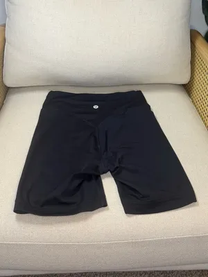 Lululemon Breezethrough High Rise Short 6" Size 6 thumbnail 3