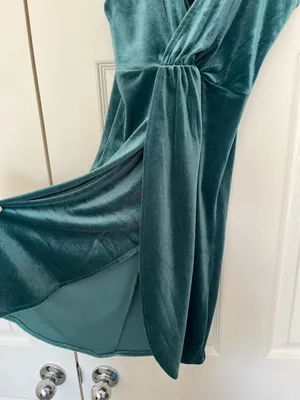 Short velvet Charlotte Russe emerald green dress thumbnail 4