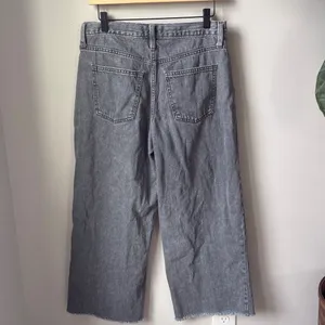 Universal Thread Gray Wash High Rise Relaxed Wide Leg Jeans thumbnail 2