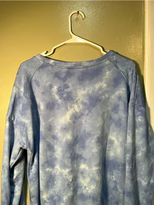Earth Yoga Women's Size Large Crewneck Sweatshirt‎ Light Blue Tie Dye Cloud Slit thumbnail 6