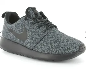 - Rosherun Print Nike Femme size 7 worn only twice thumbnail 1