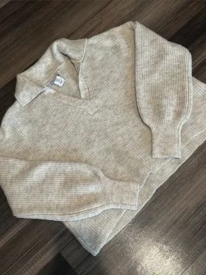 Sincerely Jules Cream Ribbed V-Neck Cropped Sweater thumbnail 2