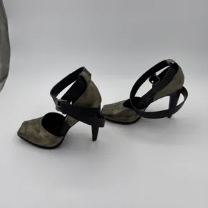 Vera Wang Lavender Metallic & Black Leather Strappy Heel Sandals Size 8.5 thumbnail 10