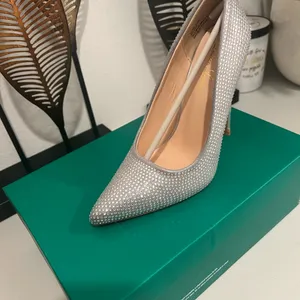 Elegant Silver Stiletto Heels by Lauren Lorraine Size 5.5 thumbnail 3