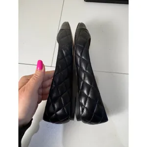 Ann Taylor Quilted Cap‎ Toe Ballet Flats Women 6.5M Black Leather Classic Preppy thumbnail 6