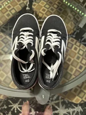 Time and Tru woman’s Black and White Casual Lace-Up Sneakers thumbnail 5