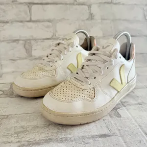 Veja V10 CWL White Sun Peach Trainers Vegan Leather Eco Friendly Lace Up Sz 6 thumbnail 3
