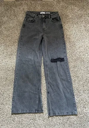 Bershka Charcoal Gray High-Rise Wide Leg Jeans with Knee Rip thumbnail 1