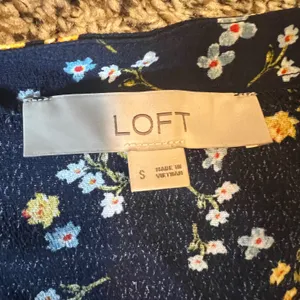 LOFT Navy Floral Print Peplum V Neck Blouse Women's‎ Size Small thumbnail 2