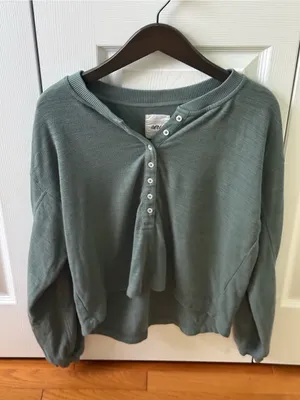 Aerie Happy Snit Henley in Green thumbnail 2