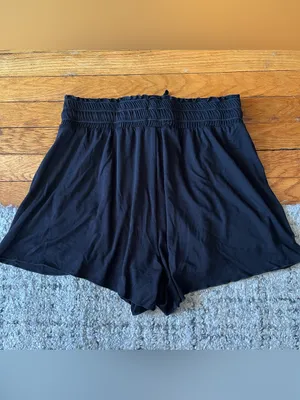 •Halara frill high waisted elastic shorts NWT• Size M thumbnail 7