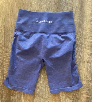 Alphalete Seamless Shorts 7” Inseam Size Small comet / Purple thumbnail 2