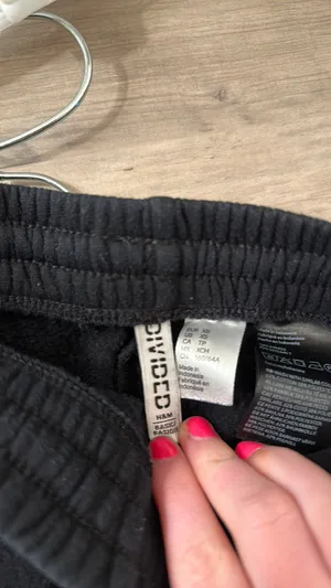 H&M Black Sweatpants thumbnail 3
