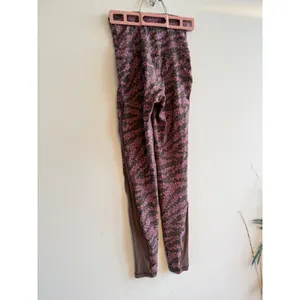 OFFLINE by Aerie Real‎ Me High Rise 7/8 Leggings Pink Brown Leopard Print Small thumbnail 2