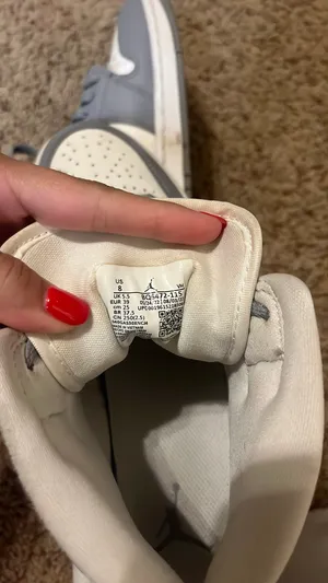 Air Jordan’s Gray Size 8 thumbnail 3