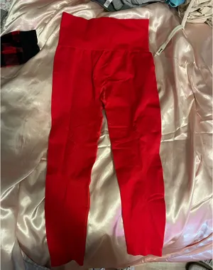red soft leggings with scrunch thumbnail 1