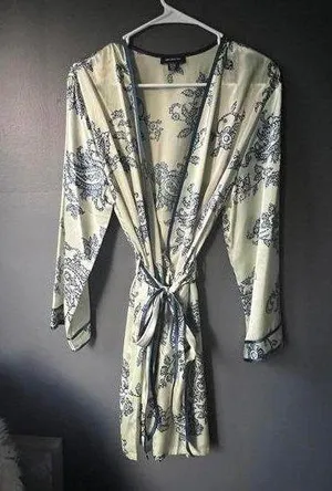 Elegant Jones New York Women's Robe - L/XL - Floral Design thumbnail 1