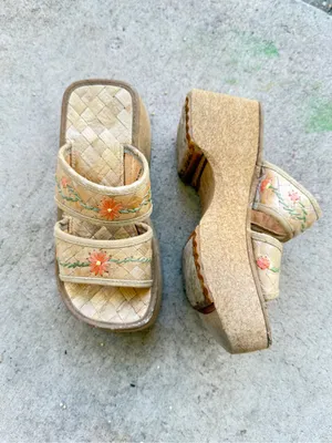Handmade Woven Tan Sandals with Flower Embroidery thumbnail 5