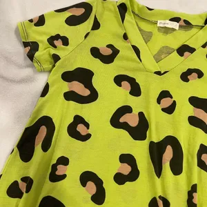 Green Leopard Print Womens Shirt Size M thumbnail 3