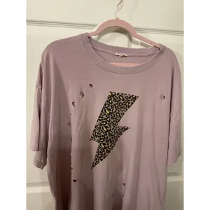 Easel Lilac Leopard Lightning Bolt Distressed Oversized Cotton Graphic Tee, M thumbnail 3