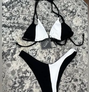 Zaful Monochrome Black & White Halter Bikini thumbnail 1