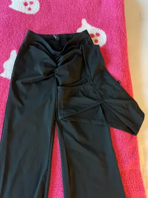 Zaful Discover elegance with these sleek black women's pants. Perfect for any occasion, these pants offer both style and comfort. thumbnail 4