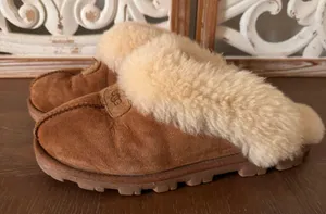UGG slippers thumbnail 1