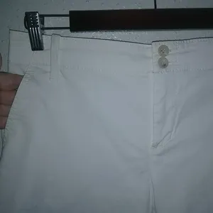 Banana Republic 6 High Rise Stretch Bermuda White Shorts thumbnail 4