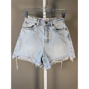 Reformation‎ Wilder High Rise Relaxed Denim Shorts Light Wash Size 24 thumbnail 2