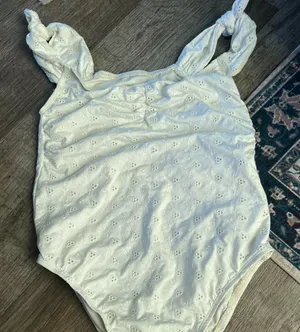 NWT Dippin' Daisy's Women's‎ Ivory Eyelet Lined One-Piece Swimsuit Size S thumbnail 1