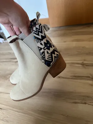 Toms booties thumbnail 4