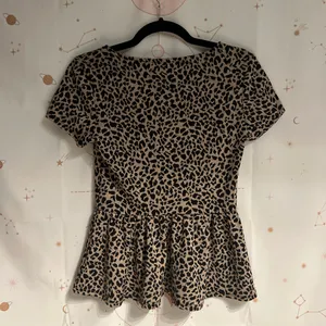 Forever 21 Leopard Print Peplum Top thumbnail 5