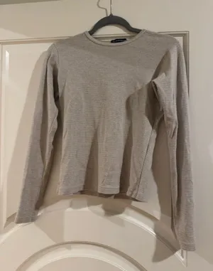 Brandy Melville Long Sleeve Top thumbnail 1