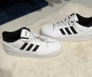 Women’s Adidas turnaround lace up sneaker thumbnail 1