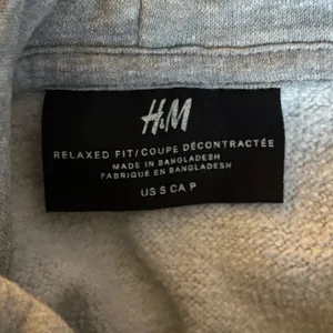 H&M Relaxed Fit Gray Hoodie Size M thumbnail 3