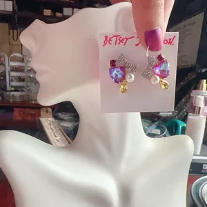 Betsey Johnson Heart & Bow Cluster Stud Earrings Crystal & Faux Pearl NWT thumbnail 2