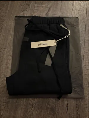 Essentials Small Black Fear of God sweatpants thumbnail 3