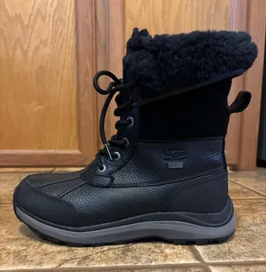 UGG women’s Adirondack III Boots sz 7 thumbnail 1