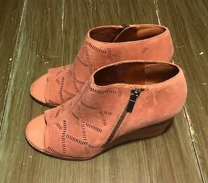 Lucky Brand EUC Women's Jaspah Lasercut Leather Upper 3.75" Wedges Size 9.5 thumbnail 1
