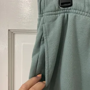 Alo Yoga Accolade Wide Leg Sweatpants L Botanical Green Relaxed Athleisure thumbnail 4