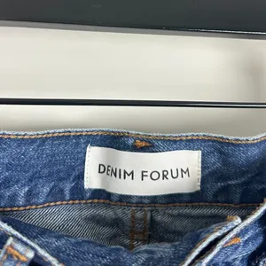 ARITZIA Denim Forum The ‘90s Vintage Micro Denim Skirt in Dark Bleu Eyeshadow thumbnail 3