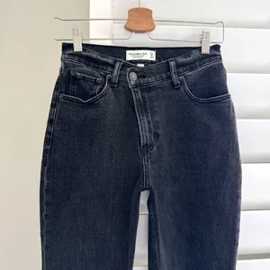Abercrombie Fitch Curve Love 90’s Slim Straight Ultra High Rise Jeans 25/0 Short thumbnail 8