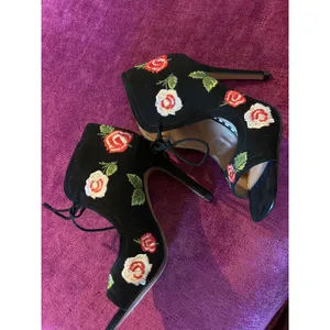 BETSEY JOHNSON Caroline Embroidered Heels Shoes COQUETTE ROMANTIC Size 5 Black thumbnail 3