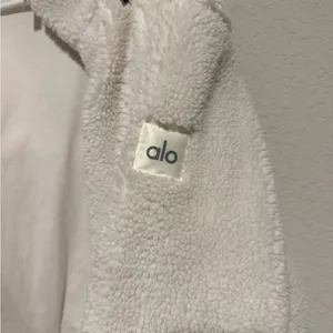 ALO Yoga Cream Foxy Sherpa Zip Bomber Jacket thumbnail 4