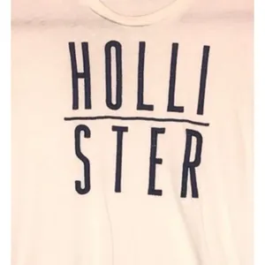 Hollister Graphic Tee Small White Logo T Shirt‎ Y2K Style Casual Streetwear thumbnail 2